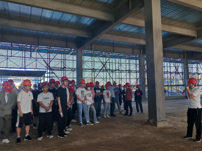 1715825755128037854.jpg 4abd6489317aeecd03a21e754760484.jpg